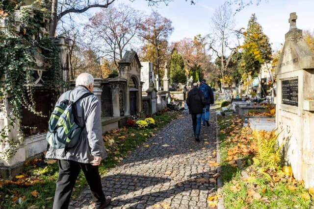 Ile kosztuje miejsce na cmentarzu Batowice w Krakowie? Sprawdź ceny! Ile kosztuje miejsce na cmentarzu Batowice w Krakowie? Sprawdź ceny!