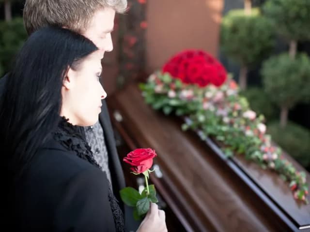 Co założyć na pogrzebie, aby uniknąć faux pas i okazać szacunek Co założyć na pogrzebie, aby uniknąć faux pas i okazać szacunek