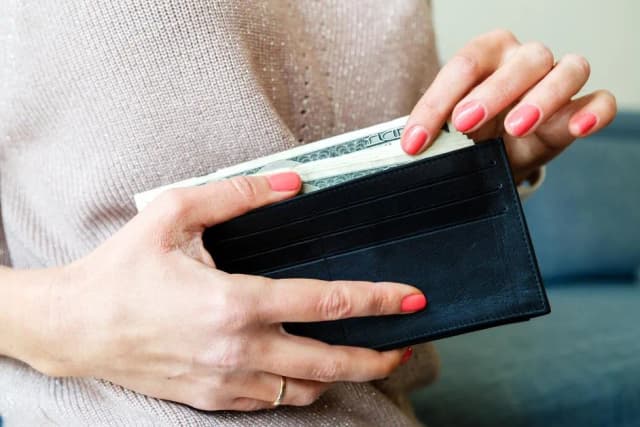 Kto płaci alimenty po śmierci byłego męża? Ważne informacje dla Ciebie Kto płaci alimenty po śmierci byłego męża? Ważne informacje dla Ciebie