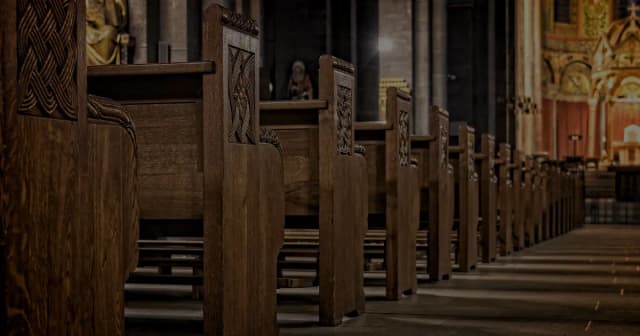 Jak napisać pożegnanie na pogrzebie, by wyrazić emocje i pamięć Jak napisać pożegnanie na pogrzebie, by wyrazić emocje i pamięć