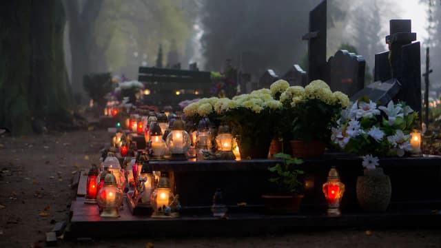 Czy można przynosić rzeczy z cmentarza do domu? Odkryj niebezpieczeństwa Czy można przynosić rzeczy z cmentarza do domu? Odkryj niebezpieczeństwa